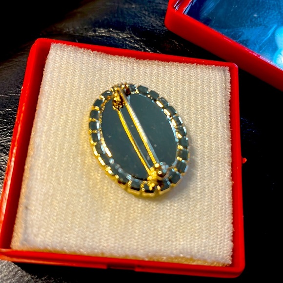 Vintage Beautiful Purple Pendant. Stunning looking on your outfit - Picture 2 of 7